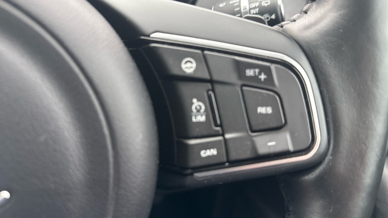 Jaguar F-Pace 2.0d Portfolio 5dr Auto AWD Diesel Estate